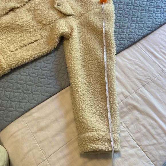 Levi’s women’s Sherpa trucker jacket- Large - Picture 5 of 6